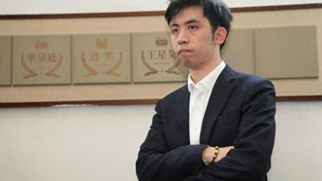 世界杯直播app下载-22岁王星昊成功卫冕天元头衔：冠军舞台的吸引力越来越大|决赛|围棋|上海|小星昊|杨楷文_新浪体育_新浪新闻
