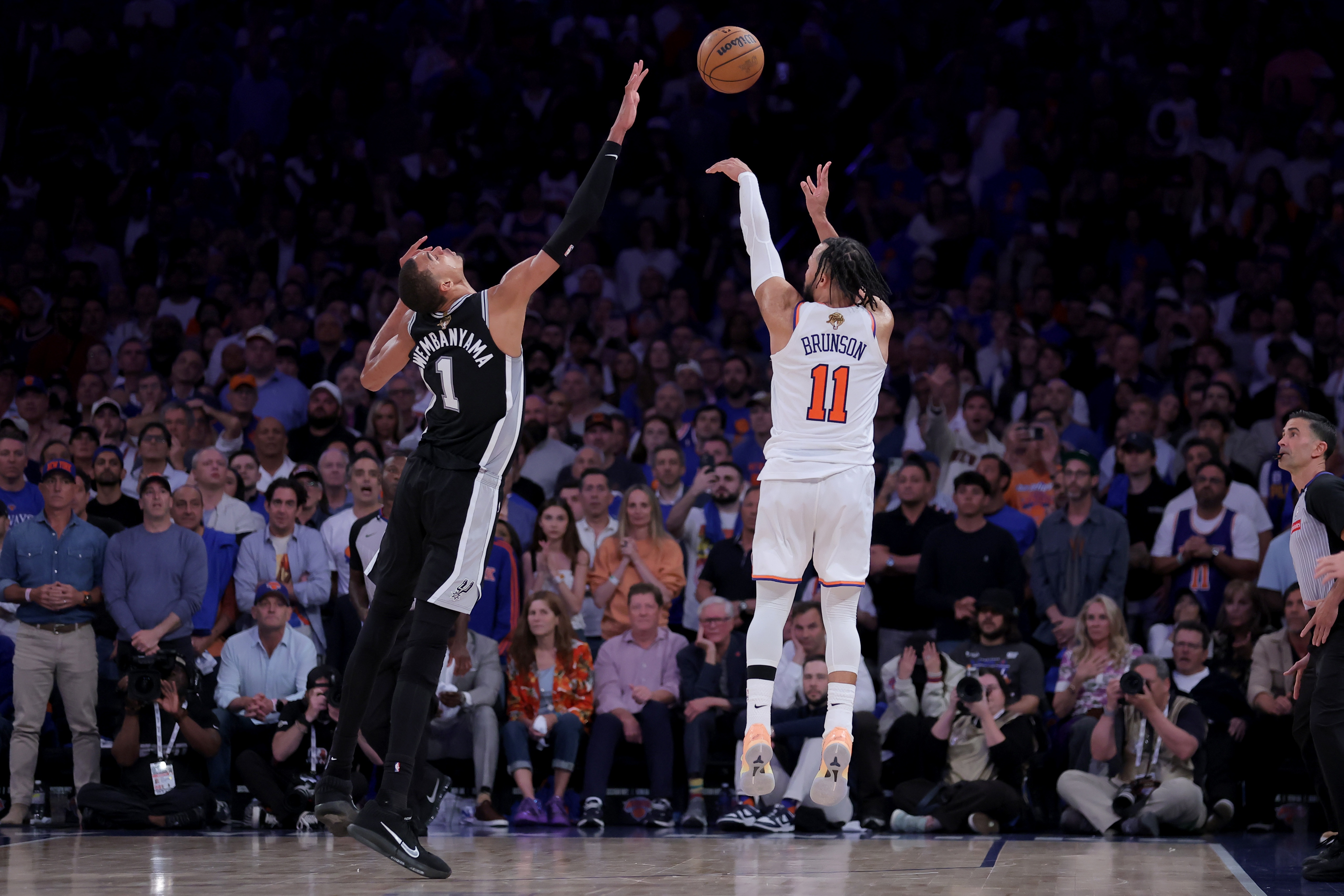 世界杯高清直播-Skip：NBA太偏袒文班 对布伦森做出扎扎垫伦纳德脚的动作却没被吹